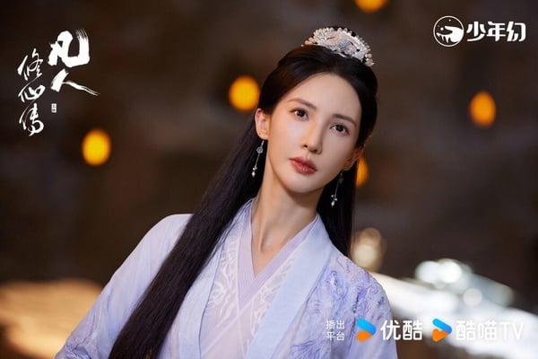 金晨先前的作品以現偶劇居多，近年則接演了不少古裝劇，去年也出演了《慶餘年2》，而她這次飾演「南宮婉」，是韓立的伴侶，原著裡形容美貌傾國傾城，個性活潑，與韓立經歷了重重困難，最終結為道侶。金晨的長相標緻，也很適合仙俠扮相，雖然與楊洋CP感普通，但同框畫面還是很養眼！