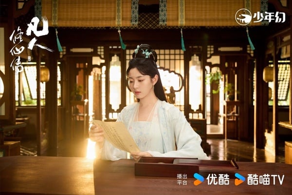 趙晴曾被嫌棄太胖，不過近年的古裝扮相越來越美，先前在《墨雨雲間》的表現也讓人印象深刻！而這次在《凡人修仙傳》她雖然演女三，不過一出場卻驚艷不少觀眾。她飾演的角色是墨大夫的三女兒「墨彩環」，個性古靈精怪，對韓立是一見鍾情。