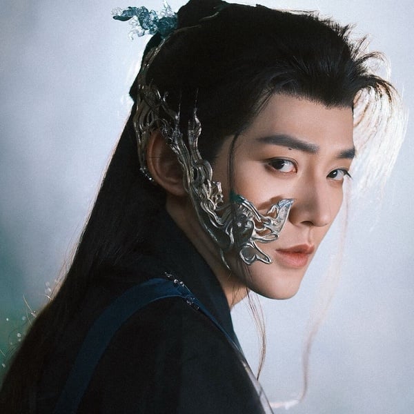 鄧為自《長相思》後就成為深受喜愛的古裝男神，今年他推出的古裝仙俠劇《仙台有樹》口碑很不錯。他飾演的蘇易水命運很悲慘，自幼流落民間，甚至心臟被種靈泉受盡折磨。直到沐清歌的出現，讓他內心逐漸有了溫度。