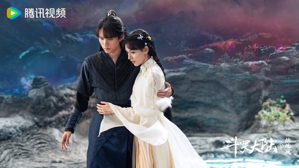 《斗羅大陸》第一季大結局留下不少懸念，但後續推出第二季換了演員陣容，變成周翊然、張予曦主演，劇情尷尬，特效質感不如第一季，熱度及口碑就沒那麼高了。