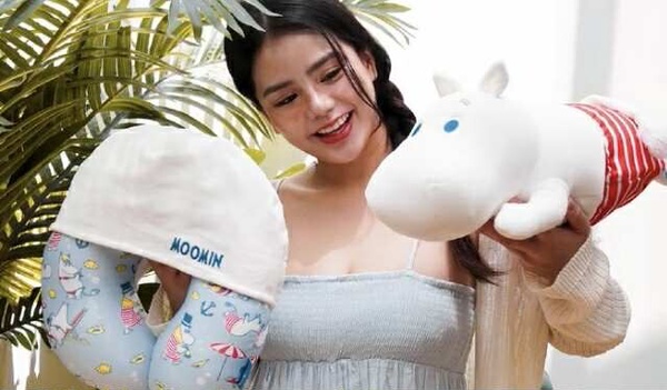 7-11「MOOMIN姆明家族」集點！姆明家族水上派對吊飾、涼感連帽頸枕、環保杯等30款看這
