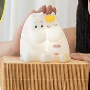 7-11「MOOMIN姆明家族」集點！姆明家族水上派對吊飾、涼感連帽頸枕、環保杯等30款看這