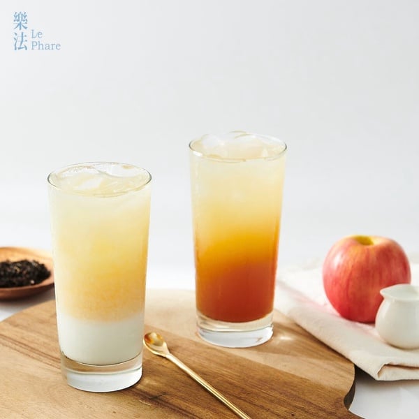 樂法招牌飲品蘋果那堤，將新鮮蘋果汁與鮮奶結合的創意拿鐵