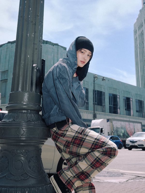 CORTIS成員SEONGHYEON的戶外生活照，展現出16歲少年的青春活力。