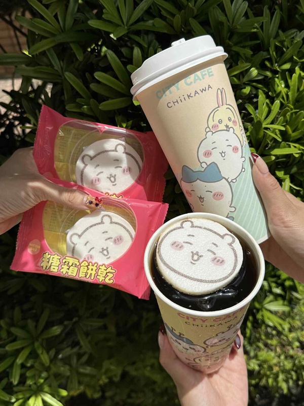 購買7-11 CITY CAFE指定特大杯咖啡，免費贈送的吉伊卡哇造型糖霜餅乾