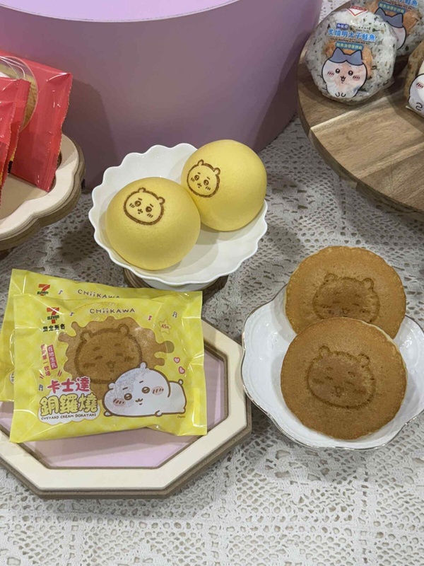 7-11吉伊卡哇聯名系列甜點與麵包，包含奶皇包、卡士達銅鑼燒與雙餡奶霜麵包