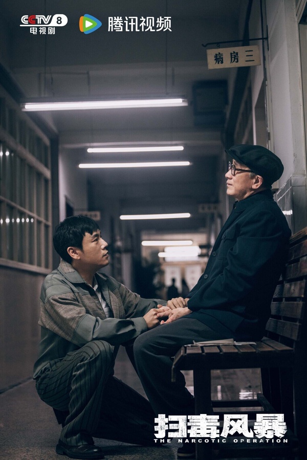 《掃毒風暴》和《凡人修仙傳》評分一樣是7.5，但《掃毒風暴》打分人數更多、更廣受好評。《掃毒風暴》是犯罪反黑劇，聚集了段奕宏、秦昊一票戲骨演員，首播評價兩極，有網友嫌棄拍攝鏡頭太晃，不過追下去後，不少觀眾都稱讚劇情越追越好看。