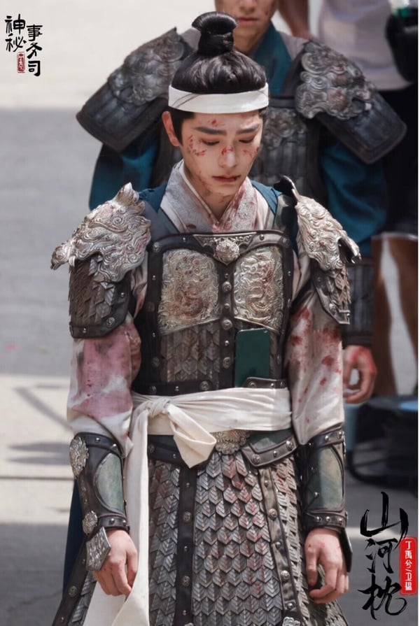 2025古裝劇有許多女將軍來襲，除了周也《錦月如歌》外，宋茜在《山河枕》也是將門虎女的設定。《山河枕》因著丁禹兮，而有了高期待，原著小說是重生設定，還帶點叔嫂背德的元素，小說大氣磅礡，設定有亮點，而且虐到不行。劇版沒魔改、主演CP感到位的話，或許有望能爆火。