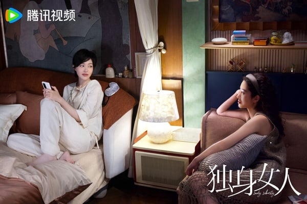 唐嫣以《繁花》翻轉爛演技評價，因此她的新作也一直備受矚目。而唐嫣將搭擋趙又廷主演都市言情劇《獨身女人》，改編自亦舒的同名小說。亦舒近幾年有不少作品影視化， 像是《承歡記》、《玫瑰的故事》，但作品都很考驗導演及編劇的功力，不過《獨身女人》的導演也來頭不小，找來了《三十而已》的張曉波執導，品質應該有保證。
