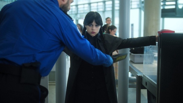 Netflix《星期三》第二季暗黑金句：「我專門製造混亂，絕不屈服於混亂。」