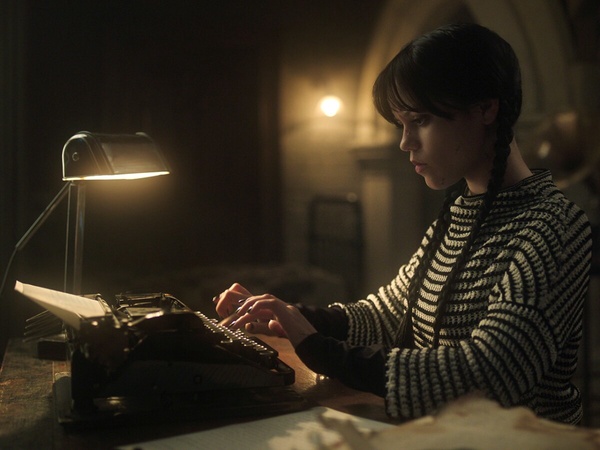 Netflix《星期三》第二季暗黑金句：「我專門製造混亂，絕不屈服於混亂。」