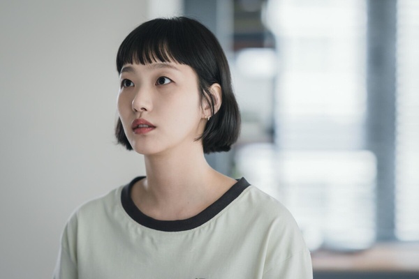 TikTok熱門話題「00後凝視」席捲職場！不是挑釁、目中無人，世代差異與爭議真相全解析