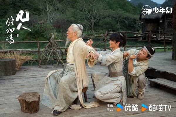 楊洋《凡人修仙傳》竟然才第九！《凡人修仙傳》口碑其實不錯，豆瓣評分高達7.5，比《大奉打更人》、《藏海傳》這些大男主劇評分都還高呢！《凡人修仙傳》找來《夢華錄》導演指導，講述普通的山村窮小子韓立，偶然之下，跨入到一個江湖小門派，雖然資質平庸，但依靠自身努力和合理算計，最後修煉成仙的故事。