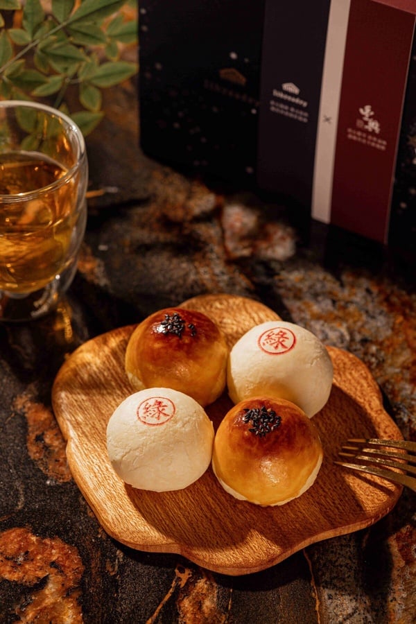 巢屋Libreadry的中秋糕餅，包含經典蛋黃酥、紫色芋頭酥與方形鳳梨酥