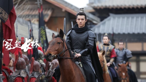 劉昊然在《琅琊榜之風起長林》中飾演少年將軍蕭平旌，前期性格歡脫飛揚