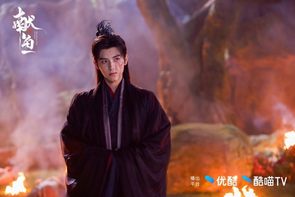 但沒想到原著裡的司馬焦也不輸澹台燼，性格扭曲、陰郁暴戾，嗜殺成性，小說剛開始時，就動不動就喜歡把人爆頭！改成劇版《獻魚》後，因為尺度關係，所以變得沒那麼恐怖，要殺人前甚至還會讓人吐真言，而且他也不濫殺，殺的都是別有用心的仙俠弟子。