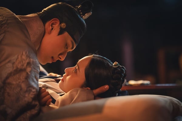 8部「一面倒好評」穿越韓劇！《暴君的廚師》好評不輸《哲仁王后》,最後一部是永遠的神