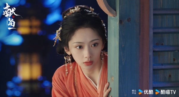 陸劇《獻魚》女主角廖停雁的劇照，她「修仙界鹹魚打工人」的有趣設定是吸引觀眾追劇的一大亮點。