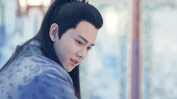 任嘉倫的「眼技」是出了名的！他在古裝劇《錦衣之下》的「眼神殺」多次登上微博熱搜，極富層次感，挑逗魅惑、霸氣耍狠、柔情寵溺、不屑一顧、白切黑轉換。光是看他的眼神，不用任何台詞，就只要拍他的眼神轉換，就能完全感受到角色的情緒。