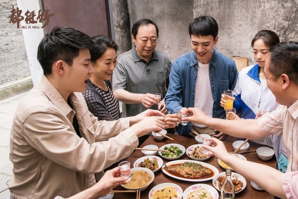《都挺好》及《風吹半夏》同樣改編自阿耐的小說，影視化後的作品不只劇情吸睛，拍攝質感也好，因此這兩部在豆瓣也都拿了高分，分別為7.7及8.2分。