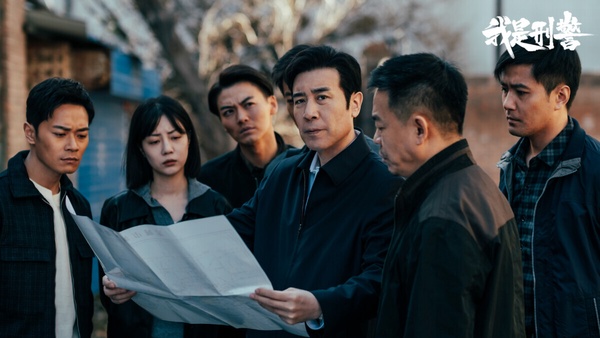 《我是刑警》是2024口碑很好的懸疑刑偵劇，講述了秦川從警官學校畢業回到家鄉，成為派出所民警。偶然的機會，秦川制服了要製造爆炸事件的歹徒，接著一步步破獲案件，成為優秀刑警的故事。
