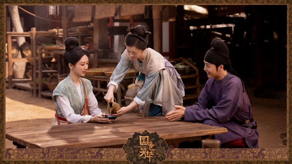 楊紫、李現主演的《國色芳華》是今年的熱門好評劇，收視和口碑表現都很亮眼。近一年《珠簾玉幕》、《蜀錦人家》等大女主經商劇連播，本來大家都覺得看很膩，沒想到最後播出的《國色芳華》質感讓人眼睛一亮。