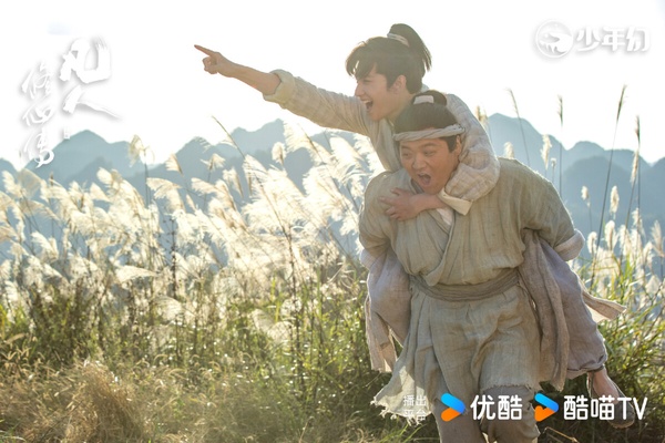 楊洋《凡人修仙傳》結局後依然在榜！《凡人修仙傳》雖然沒有達到楊洋往年《你是我的榮耀》、《我的人間煙火》的熱度高點，但它已經是近期比較有水花的陸劇了，而且《凡人修仙傳》評價很好呢！豆瓣評分高達7.5，實景拍攝的畫面很唯美，楊洋演技也有進步，沒有以往油膩。