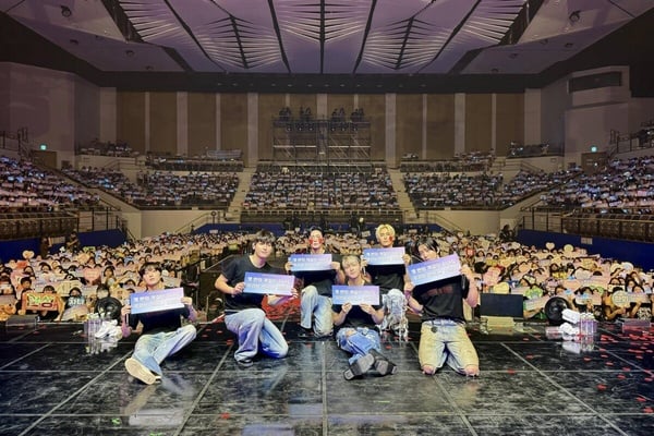 2025「Kpop韓團最美應援棒」TOP10：TXT伸縮設計超貼心，「它」再次奪冠！