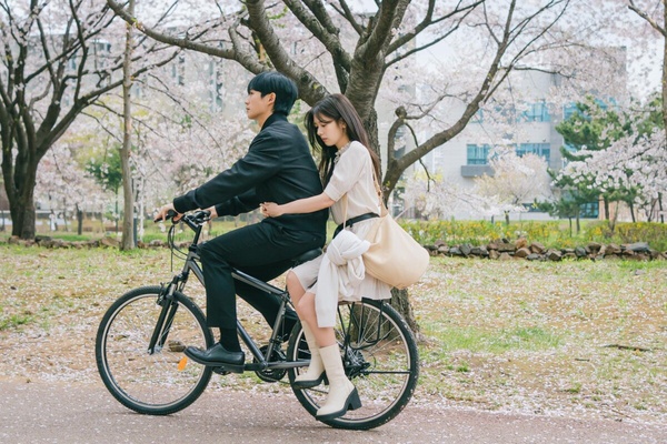 曖昧到哪一步會瞬間冷掉？10個讓人秒熄火的瞬間：AA過頭、頻繁查崗，「這點」是地雷！