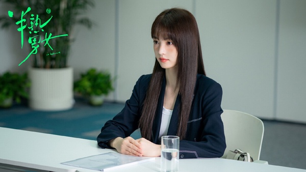 田曦薇曾主演一部現偶劇《半熟男女》，這部劇的原著小說是渣男渣女的愛情故事，而劇中田曦薇飾演女主角何知南，與男友分分合合。何知南形容自己是：「大街上随处可见的普通女孩」、「路人眼中的路人」。