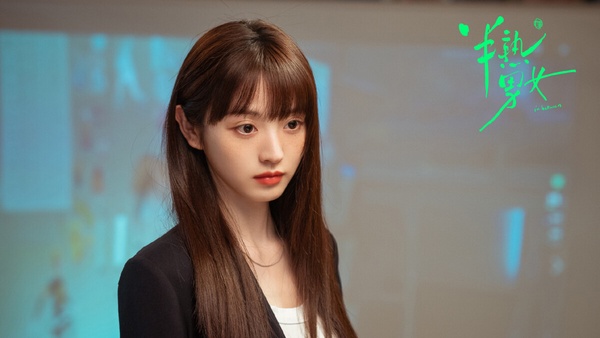 田曦薇曾主演一部現偶劇《半熟男女》，這部劇的原著小說是渣男渣女的愛情故事，而劇中田曦薇飾演女主角何知南，與男友分分合合。何知南形容自己是：「大街上随处可见的普通女孩」、「路人眼中的路人」。