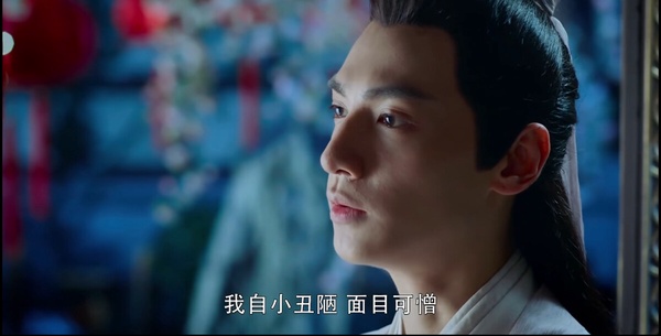 羅雲熙在《香蜜沉沉燼如霜》演活了命運悲慘的潤玉，不過潤玉有一幕也被不少網友吐槽。潤玉從小不被喜愛、遭受排擠，只有錦覓真心對他，而潤玉想起錦覓時，自白說道：「我自小醜陋，面目可憎，她是這幾千年來第一個見到我真身的，竟毫不嫌棄。」網友都想讓潤玉清醒一點，明明潤玉就長得很好看啊！誰會嫌棄你啊？