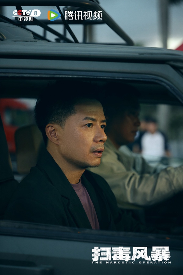 《掃毒風暴》是犯罪反黑劇，聚集了段奕宏、秦昊一票戲骨演員，首播評價兩極，有網友嫌棄拍攝鏡頭太晃，不過追下去後，不少觀眾都稱讚劇情越追越好看。