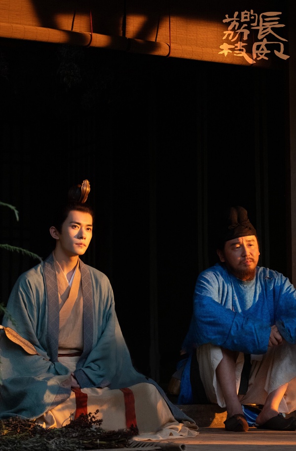 《長安的荔枝》是部重磅大製作，由馬伯庸的小說改編，馬伯庸就是《長安十二時辰》的原著小說作者，他的作品拍成劇都是走高質感路線，劇版《長安的荔枝》拍攝質感不錯，但劇迷主要都在吐槽節奏慢。原著小說是個挺簡單的故事，篇幅不長，劇版則擴充不少情節，節奏沒有小說那麼快。相較之下同名電影版評價更好。