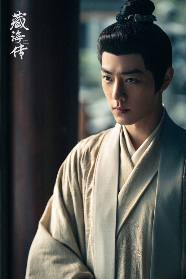 肖戰以《陳情令》爆火之後，沒有侷限在古偶戲路，反而一直在嘗試新的題材。今年肖戰推出的《藏海傳》是一部大男主權謀劇，肖戰飾演的藏海是個心計滿滿的男人，兒時家被滅門，他多年來隱姓埋名，籌畫復仇大計，後來一步步躍升為朝廷重臣。