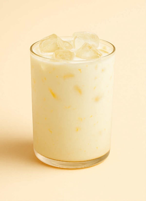 龍角菜單推薦Top 8的「桂花春奶」，以桂花薰香的四季春為基底的清香系奶茶