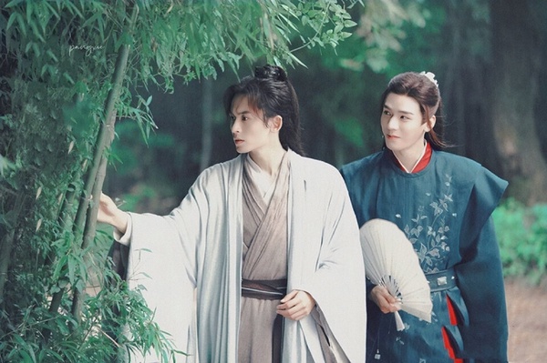 2021的熱門劇《山河令》拿下第九！《山河令》原本是2021眾多耽改劇中最不被看好的一部，沒想到播出後「山河令真香」立刻登微博熱搜，兩位主演完美演繹雙男主，劇情節奏好，故事改編合理，相當引人入勝。