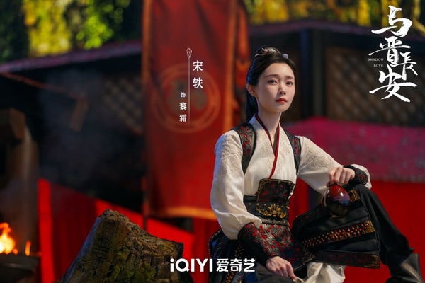 丞磊一口氣連播《錦月如歌》及《與晉長安》，近期人氣居高不下，所以《與晉長安》開播前其實不少人看好這對CP，再加上先前還有兩人被拍到互抹奶油的畫面，也讓這對CP在網上的討論度很高！