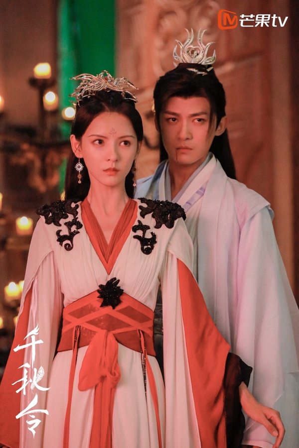 張予曦也是屬於比較體寒的女星，基本上與男星的火花都不算高，而年初播出的《千秋令》積壓多年，雖然大家對她一人分飾三角的演技認可，但《千秋令》的劇情太過狗血，又是千篇一律的仙俠劇套路，所以還是勸退了不少觀眾！