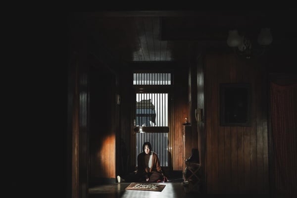 和自殺一樣是禁忌話題？憂鬱、厭倦社交、工作壓力——日本「蒸發族」究竟是什麼？