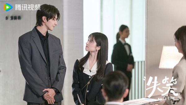 《失笑》雖然找來林一、沈月兩位甜寵網劇男神、女神，但《失笑》熱度意外低迷，其實林一和沈月CP火花滿強，該劇在豆瓣也開出6.8高分，比《難哄》、《偷偷藏不住》都還高分呢！是部及格的小甜劇。