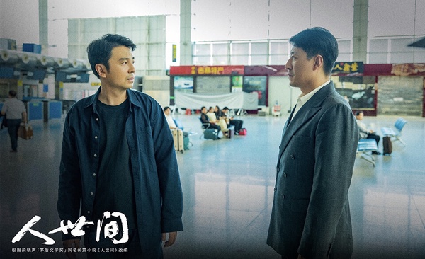雷佳音是陸劇圈裡的實力派中生代演員，他出現在許多大劇，2022年主演《人世間》讓他話題爆棚，《人世間》是2022收視年冠，其他劇集望其項背，還在豆瓣開出8.4高分，口碑和收視表現雙豐收。