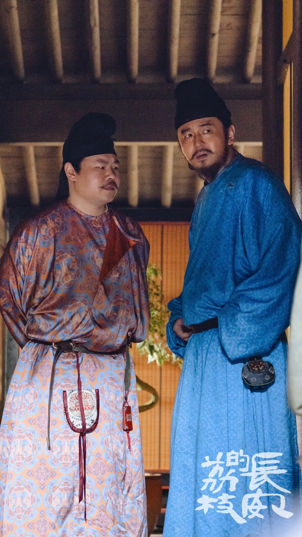 雷佳音是陸劇圈裡的實力派中生代演員，他出現在許多大劇，2022年主演《人世間》讓他話題爆棚，《人世間》是2022收視年冠，其他劇集望其項背，還在豆瓣開出8.4高分，口碑和收視表現雙豐收。