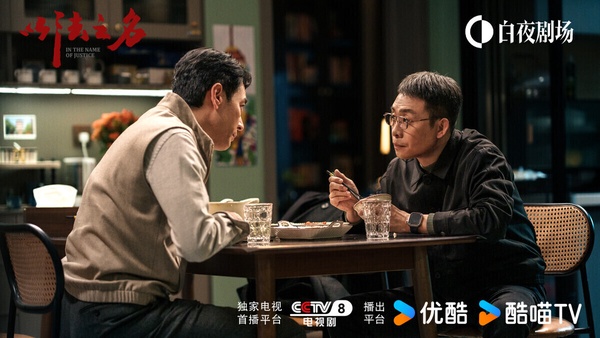 張譯同樣是實力派演員，他一樣演戲很多年了，是公認的戲骨。張譯代表作很多，而2023年張譯憑藉《狂飆》現象級爆火。《狂飆》是近年難得網播量飆破百億的大爆劇，網播表現比《慶餘年》第二季、《長月燼明》都還狂呢！