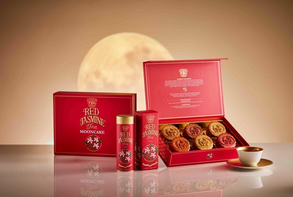 TWG Tea 2025「緋紅中秋茗茶月餅禮盒」，高雅的紅色包裝搭配茗茶與精緻月餅