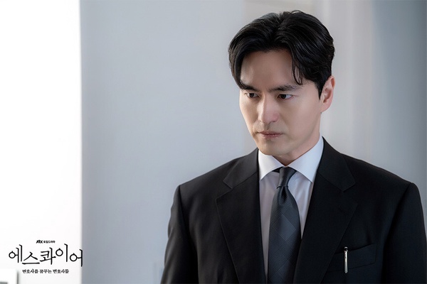 8部「不抱期待卻超好看」韓劇!《家母螳螂》好評不輸《暴君的廚師》，它是公認黑馬神劇