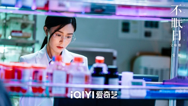 白敬亭今年以甜寵劇《難哄》圈粉無數，而接下來白敬亭還有部懸疑劇《不眠日》待播。這次白敬亭要扮演警察！白敬亭挑劇本的眼光一向不錯，近年主演的《卿卿日常》、《開端》、《難哄》通通都是有效播劇，《不眠日》應該也能期待一下！這部和《開端》一樣也是時間輪迴的設定呢！