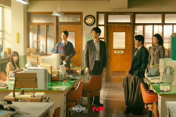 近期熱門韓劇TOP7哪部好看？《颱風商社》《宇宙Marry me》必追，有部冷門好劇錯過可惜