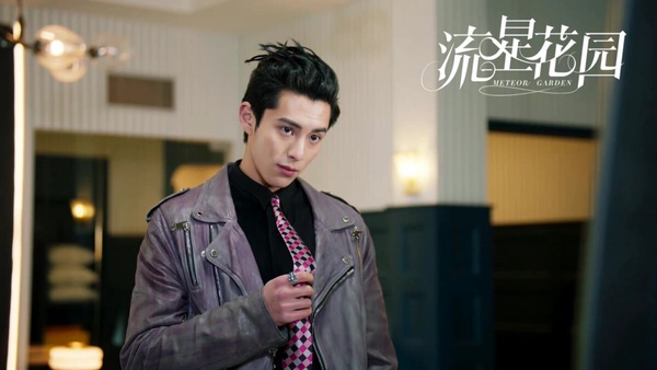 王鶴棣是近年炙手可熱的人氣95生，王鶴棣出道以來演了滿多大IP改編陸劇，其中新版《流星花園》、《將夜2》、《以愛為營》、《大奉打更人》被視為頂級大IP，原著本身就有高人氣。