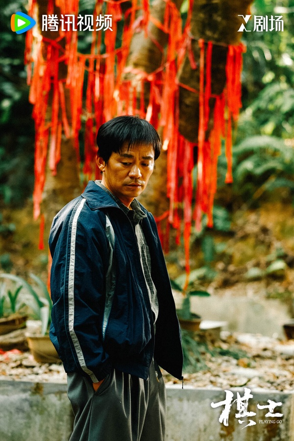 《棋士》劇情挺有趣，這部劇把「圍棋」和「犯罪」結合在一起，平凡的圍棋老師發現，圍棋的思維方式竟然可以用來犯罪，緊接著事件一環扣一環，讓人猜不到發展。《棋士》人物之間的搏弈、人性的刻劃都有看點，會讓人越追越入迷！